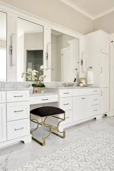 چهارپایه غرور طلای و سیاه در حمام کوچک مرمر کوچک - انتقالی - حمام