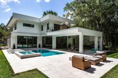 خانه مدرن فوق العاده پیچیده در فلوریدا که در محیطی جنگلی احاطه شده است