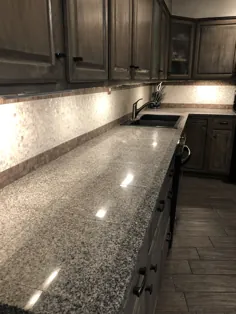 کابینت های خاکستری خاکستری کف آشپزخانه مادر مروارید Backsplash Plank