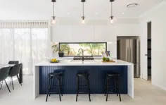 VJ PLUS در اینستاگرام: “آیا باید آشپزخانه خود را مرتفع کنید؟  hallmarkhomes تابلوهای VJ را به جزیره خود اضافه کرده و یک رنگ آبی تیره را برای تضاد در مقابل selected انتخاب کرده است. "