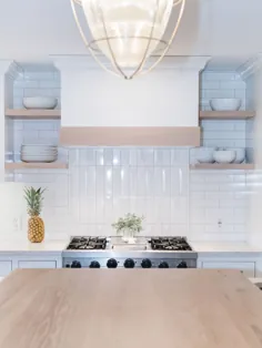 آشپزخانه سنتی سفید با پیچ و تاب