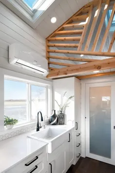 خانه ای کوچک و پر از نور خیس کنندگی آرامش بخشی را ارائه می دهد