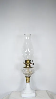 چراغ روغن عتیقه Atterbury & Co. Pittsburgh PA، چراغ روغن Cottage Oil با الگوی حلقه Atterbury، پایه شیشه سفید مات، Ca.  1874 فانوس روغن