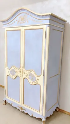 kelseymichelle85 در اینستاگرام: من این armoire را در Facebook Marketplace با قیمت 100 دلار پیدا کردم و آن را برای مطابقت با اتاق خواب سیندرلا طراحی کردم.  ؟  # سیندرلا # بریورتون