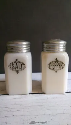 شیکر نمک و فلفل شیشه ای شیر Hazel Atlas / شیکرهای نمک و فلفل شیشه ای شیر / شیکرهای شیر شیر نشان Bad Atlas