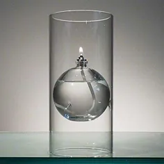 ست هدیه چراغ روغن مدرن Transcend Clear Glass هدیه ای بی نظیر برای او است.  شمع روغن Bliss به نظر می رسد در نگهدارنده شمع Hurricane شناور است - شامل 16 اونس.  روغن لامپ بدون دود و یک قیف