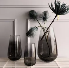 گلدان شیشه ای دودی سیاه توسط The Forest & Co