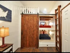 32 'خانه کوچک دارای تختخواب سفارشی برای کودکان و نوجوانان است