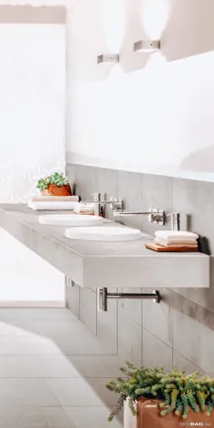 Modernes Badezimmer mit Waschtisch und Pflanzen |  Skybad.de