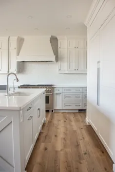 آشپزخانه مدرن سفید و خاکستری