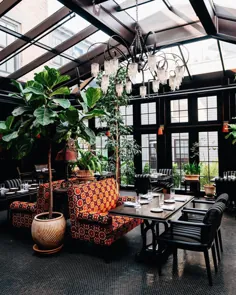 رستوران هنرستان شیشه ای هتلی در هادسون ، شهرستان کلمبیا ، نیویورک [1080x1350]