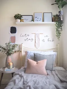 اتاق خواب خوابگاهی دانشجویی Scandi Grey و صورتی با گیاهان مصنوعی