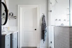 سرویس بهداشتی کرکره ای خاکستری با آینه آویز طناب - کلبه - حمام
