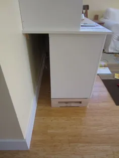قفسه کتاب و اتاق تلویزیون داخلی ساخته شده در خانواده Besta - هکرهای IKEA