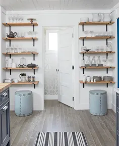 قفسه های آشپزخانه باز به سبک خانه مزرعه