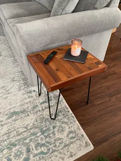 میز چوبی اصلاح شده با پایه های پای مویی یا میز انتهایی |  اتسی