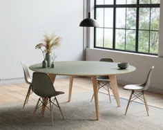 میز مشمع کف اتاق
