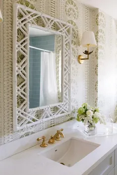 آینه مشبک سفید روی کاغذ دیواری آبی و سبز - انتقالی - سرویس بهداشتی