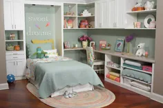 اتاق خواب کودک از تخت مورفی با اندازه دوقلو برای خواب استفاده می کند
