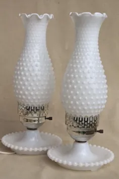 جفت چراغ های شیشه ای شیر پرینت با پایه های لامپ های لبه دار ، سایه های دودکش شیشه ای hobnail