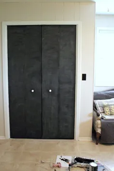 به روزرسانی درب کمد DIY: درهای ساده را به یک تخته سیاه بزرگ تبدیل کنید!  |  خانه Creek Line