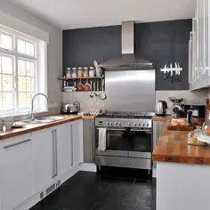 آشپزخانه مشکی با واحدهای براق کننده سفید |  تزئین آشپزخانه |  خانه ایده آل