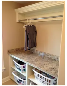 قفسه های ذخیره سازی اتاق لباسشویی کوچک