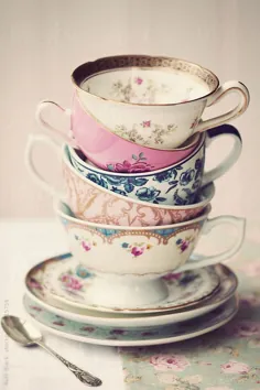 مجموعه ای از لیوان های لیوان معتبر توسط Ruth Black - Vintage ، لیوان چای - Stocksy United