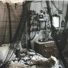 gothicdreamers در اینستاگرام: “اهداف اتاق خواب ؟؟؟  توسط:taxilhoax.  .  .  .  .  .  . # اتاق خواب # اهداف # اهداف # اینستاگوت # گوت # گوتیک # دختر گات # سبک_گوت # سیاه # تاریک # تاریکی... "
