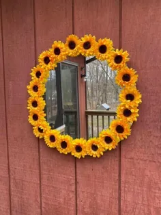 آینه با گل آفتابگردان