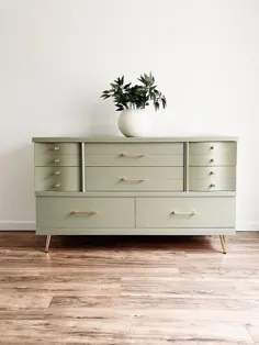 Sage Green Dresser توسط madenewdesignct از Made New Design of Middletown، CT |  اتاق زیر شیروانی