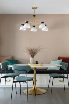 صندلی های آبی پرنعمت در میز لاله های بیضی سفید و طلایی - انتقالی - اتاق ناهار خوری