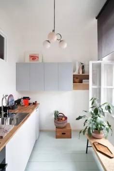 آشپزخانه کوچک آپارتمان را تنظیم کرد آشپزخانه کف نعناع رنگی ، خاکستری روشن و... - روشنایی