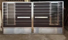 فولاد ضد زنگ و دروازه چوبی