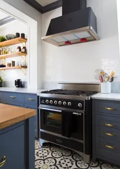 قبل و بعد: نوسازی آشپزخانه سفید و خاکستری |  خلاصه معماری
