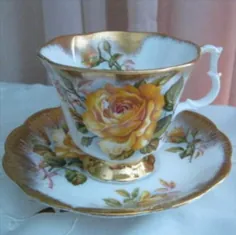 فنجان چای رویال آلبرت با گل های رز زرد بشقاب دار