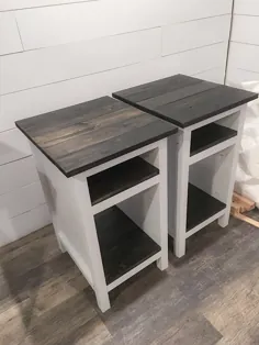 میز کنار تخته چوبی تخته ای با قفسه