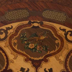 میز مرکز ایتالیایی قرن نوزدهم با تزئینات معرق در بالای صفحه