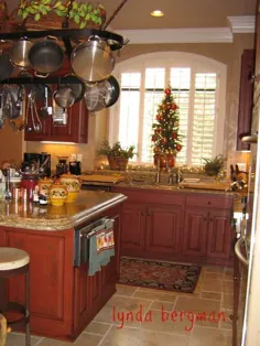 کابینت های آشپزخانه قرمز رنگ دستی با تکنیک پریشان ، پیری / پایان