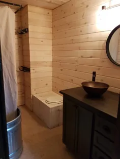 حمام RIDIC FARMHOUSE OFF GRID با سرویس بهداشتی بدون آب.  |  زندگی در شمال واقعی - قوی و رایگان!