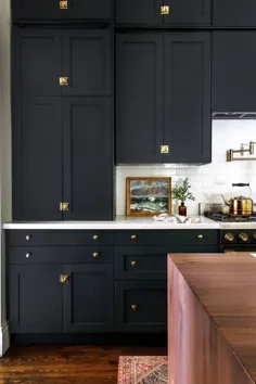کابینت های IKEA با استفاده از جلو کابینت Semihandmade این آشپزخانه ویکتوریایی را کامل کنید