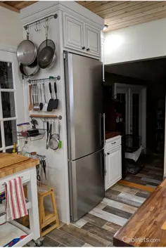 آشپزخانه سفید انتقالی با کاشی مکزیکی Backsplash - Cabinets.com
