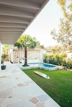 پین توسط Palomar Designs در Sunroom / فضای باز در سال 2020 |  نمای بیرونی خانه رویایی ، حیاط حیاط خلوت ،