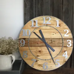 ساعت دیواری چوب بازیافتی 24 اینچ به سبک صنعتی |  اتسی
