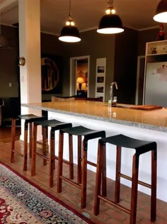 چهارپایه آشپزخانه مدرن توسط Cassels طراحی شده برای یک خانه با کلاس