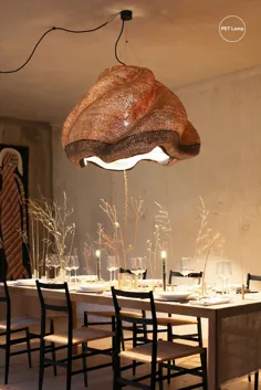 چراغ آویز چراغ PET که یک میز طراح کاملاً تزئین شده را روشن می کند