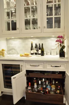 خروج از انبار کردن مشروبات الکلی در یک بار آشپزخانه خانگی توسط Studio Dearborn Design آشپزخانه Westchester NY