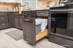آشپزخانه گرم و دو رنگ با گرانیت Typhoon Bordeaux - Cabinets.com