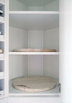 کابینت گوشه آشپزخانه سازمان یافته با یک سوزان تنبل DIY