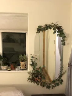 آینه دیواری قاب سبز